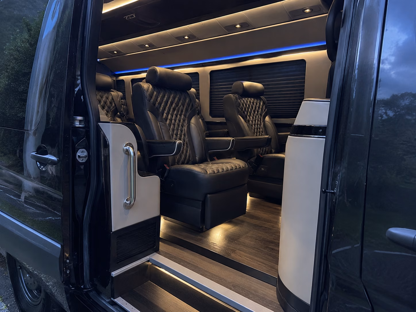 find the perfect transportation for your next airport transfer 1