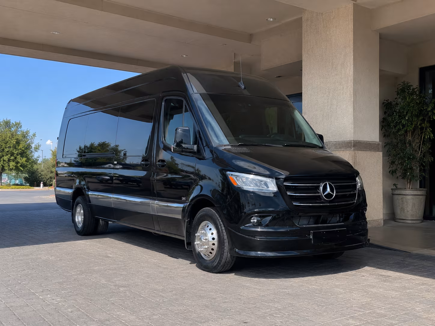 find the perfect transportation for your next airport transfer 5
